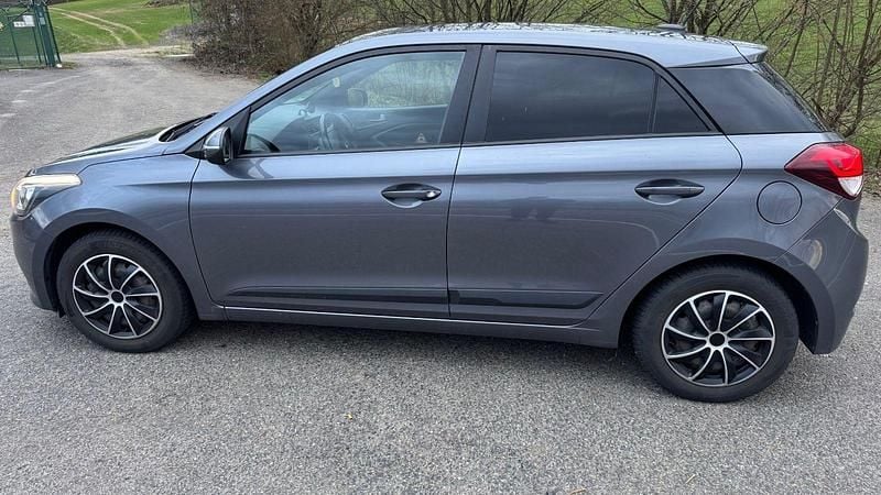 Gebraucht Hyundai i20 Active 84 PS (61 kW) 2017 Grau Kleinwagen