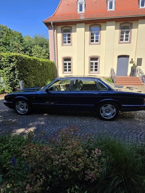 Blau Gebraucht 1997 Jaguar XJ6 Limousine | 8.800 € - Bild 1/4