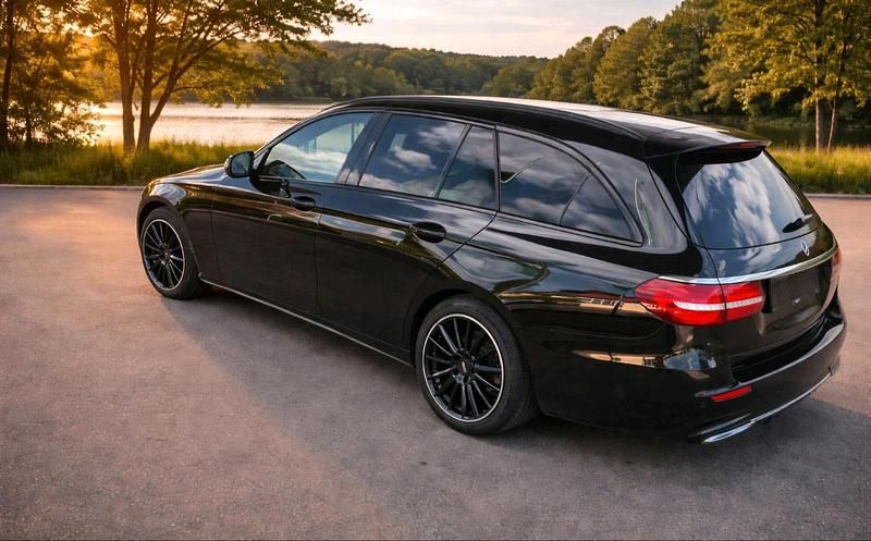 Gebraucht Mercedes E300 Night 244 PS (179 kW) 2020 Schwarz Kombi