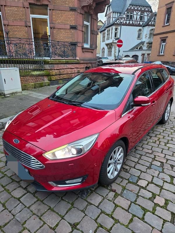 Rot Gebraucht 2015 Ford Focus Kombi | 7.400 € (Superpreis) - Bild 1/4