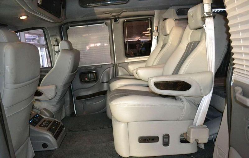 Second-hand Chevrolet Express 314 CP (230 kW) 2014 Argintiu Monovolum