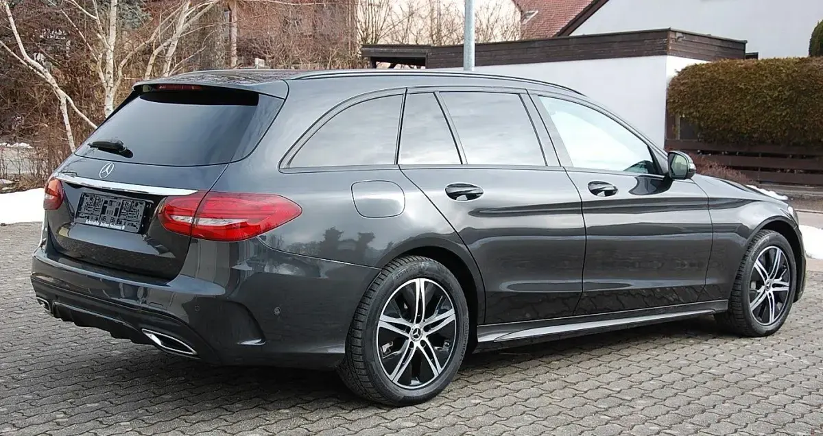 Gebraucht Mercedes C220 AMG 194 PS (142 kW) 2021 Grau Kombi
