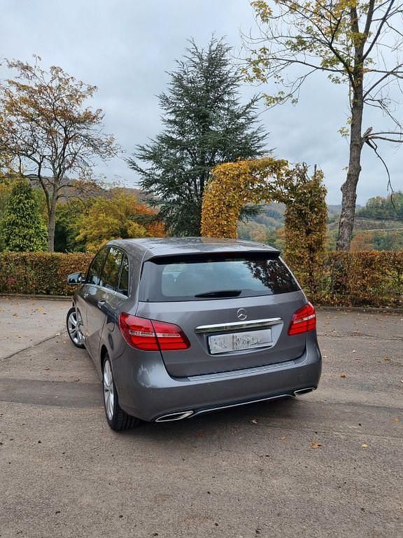 Gebraucht Mercedes B200 136 PS (100 kW) 2015 Grau Van / Kleinbus