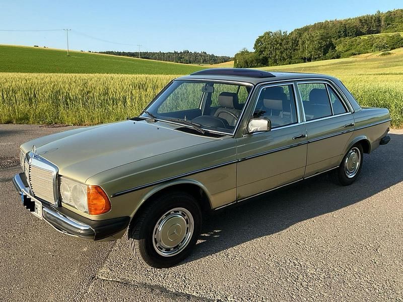 Gebraucht Mercedes E300 88 PS (64 kW) 1982 Grün Limousine