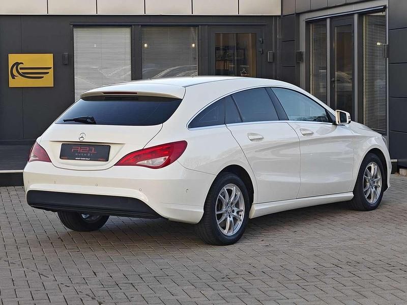 Gebraucht Mercedes CLA180 109 PS (80 kW) 2017 Calcitweiss  unilack Limousine