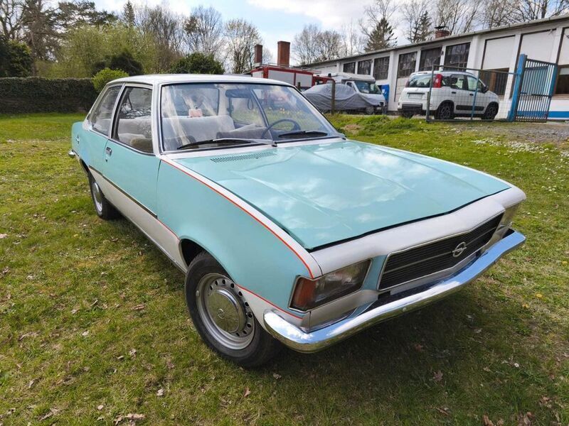 Beige Gebraucht 1972 Opel Rekord Limousine | 3.750 € - Bild 1/4