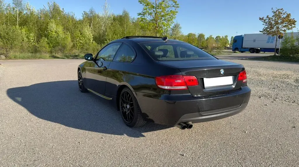 Gebraucht BMW 325 M Sport 218 PS (160 kW) 2011 Schwarz Coupé