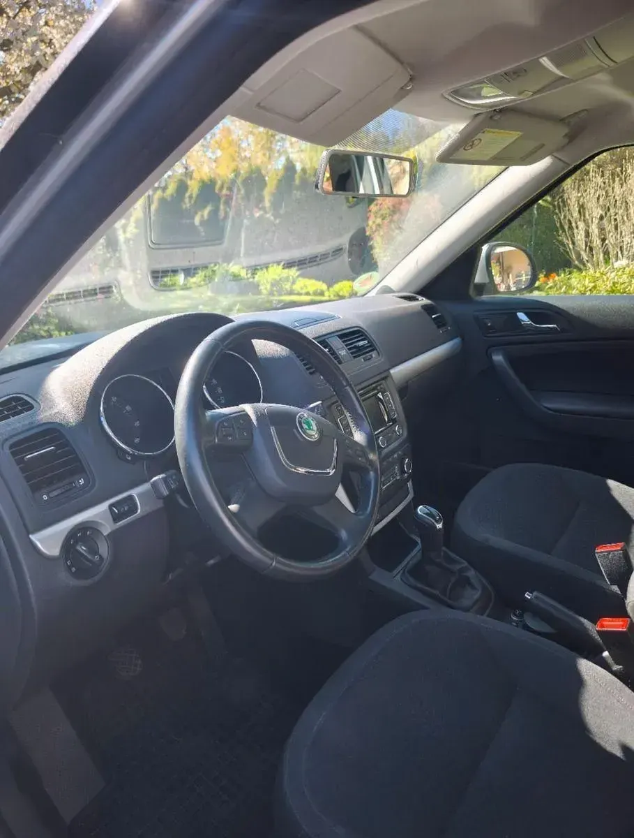Gebraucht Skoda Yeti Active 122 PS (89 kW) 2013 Grau SUV