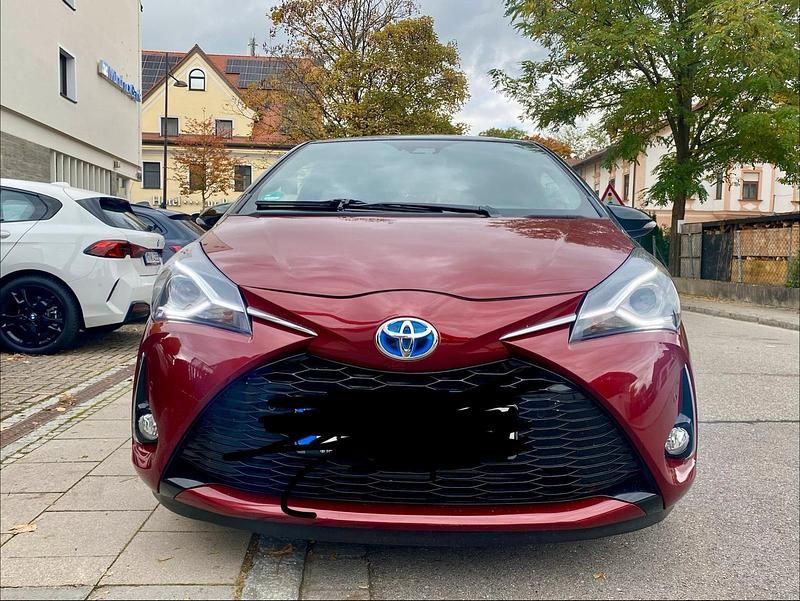 Andere farben Gebraucht 2018 Toyota Yaris Hybrid Limousine | 11.490 € (Guter Preis) - Bild 1/4