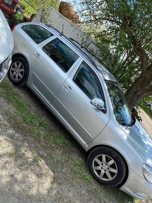 Second-hand Skoda Octavia 105 CP (77 kW) 2012 Argintiu Break
