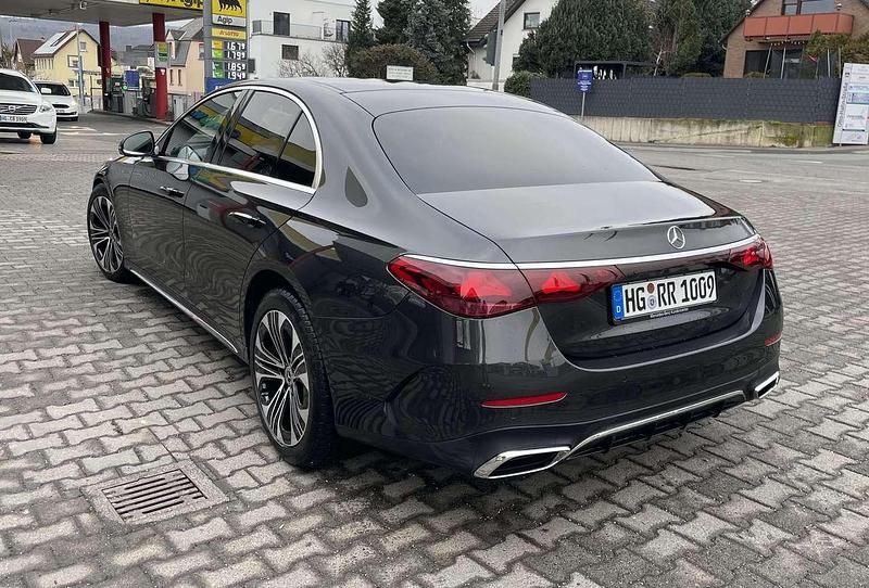Gebraucht Mercedes E200 Advanced Plus 227 PS (166 kW) 2025 Grau Limousine