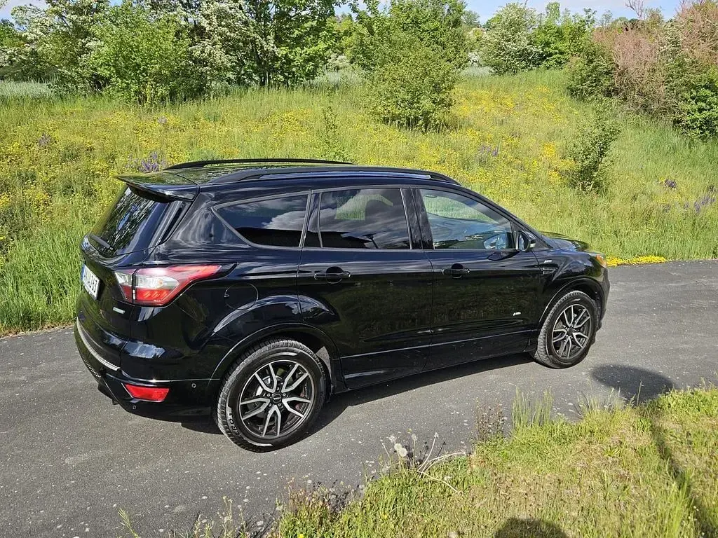Gebraucht Ford Kuga ST-Line 182 PS (133 kW) 2016 Schwarz SUV