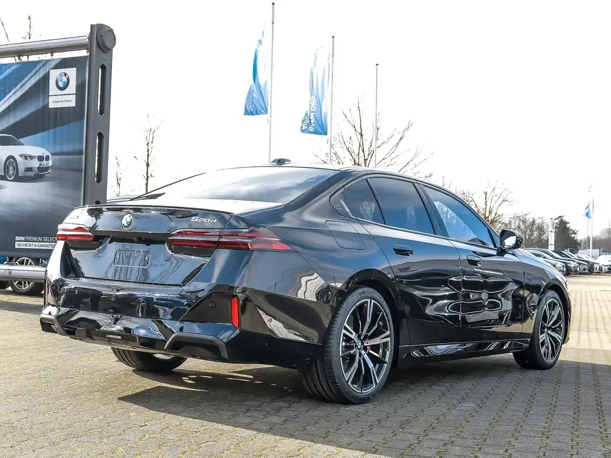 Neu BMW 520 M Sport 197 PS (144 kW) 2026 Schwarz Limousine