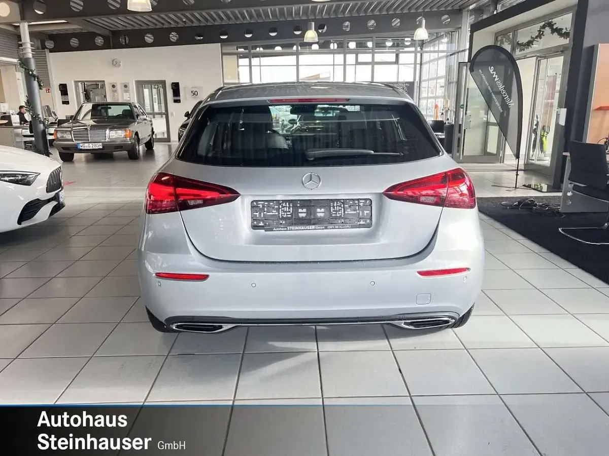 Gebraucht Mercedes A180 Progressive 116 PS (85 kW) 2024 Lack hightechsilber Limousine
