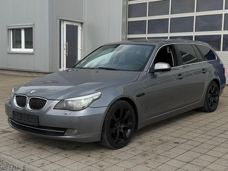 Gebraucht BMW 525 197 PS (144 kW) 2010 Grau Kombi