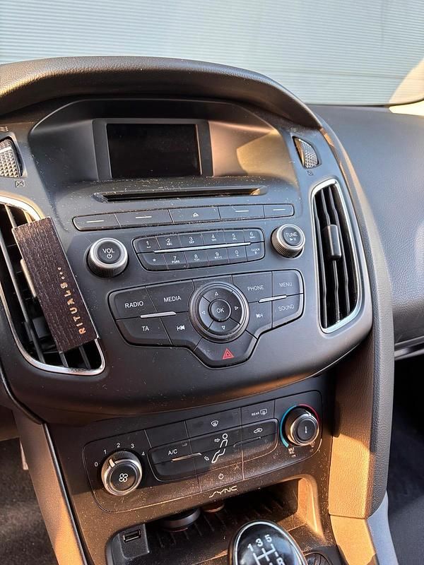 Gebraucht Ford Focus 85 PS (62 kW) 2017 Blau Kombi