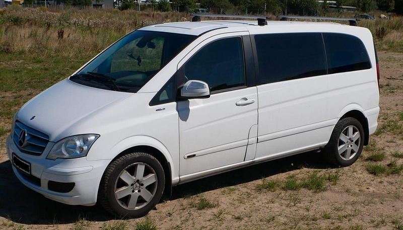 Weiß Gebraucht 2011 Mercedes Viano Van / Kleinbus | 8.999 € (Guter Preis) - Bild 1/4