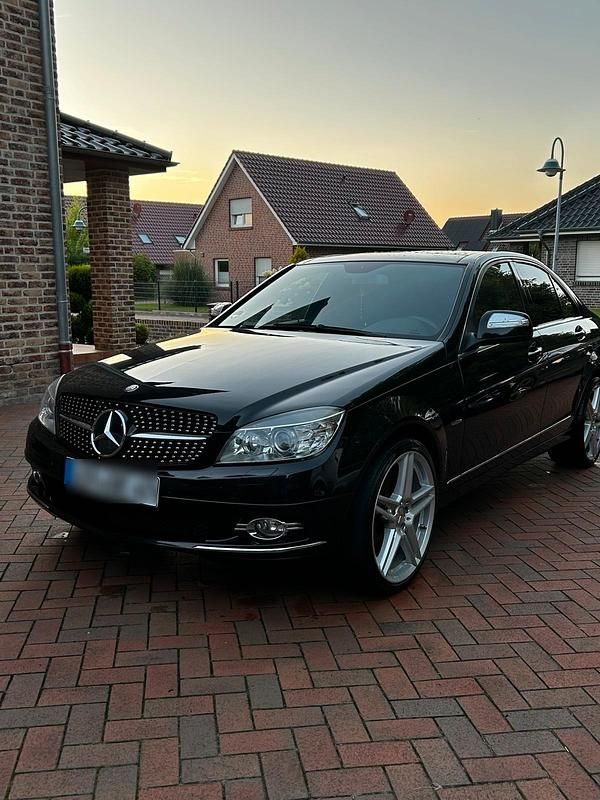 Schwarz Gebraucht 2007 Mercedes C280 Avantgarde Limousine | 9.150 € (Fairer Preis) - Bild 1/4