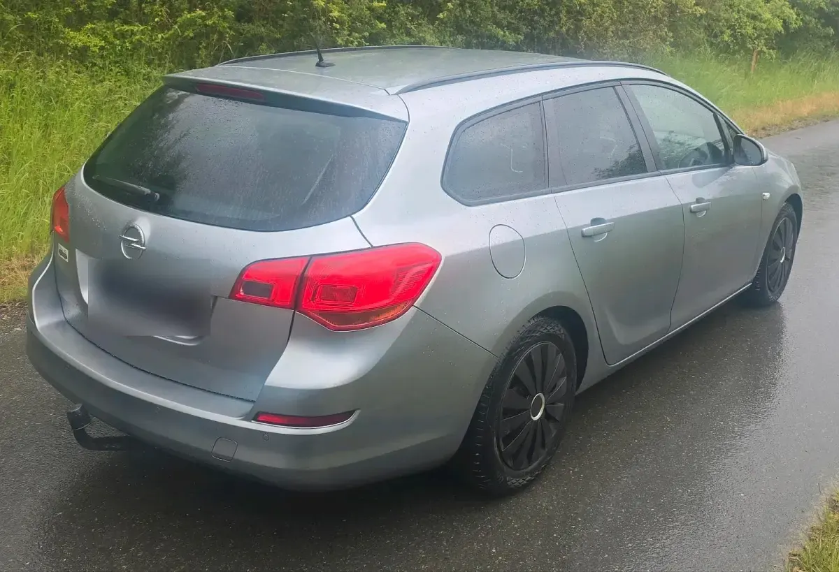 Gebraucht Opel Astra 116 PS (85 kW) 2011 Grau Kombi