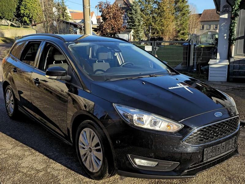 Schwarz Gebraucht 2015 Ford Focus Kombi | 4.900 € (Superpreis) - Bild 1/4