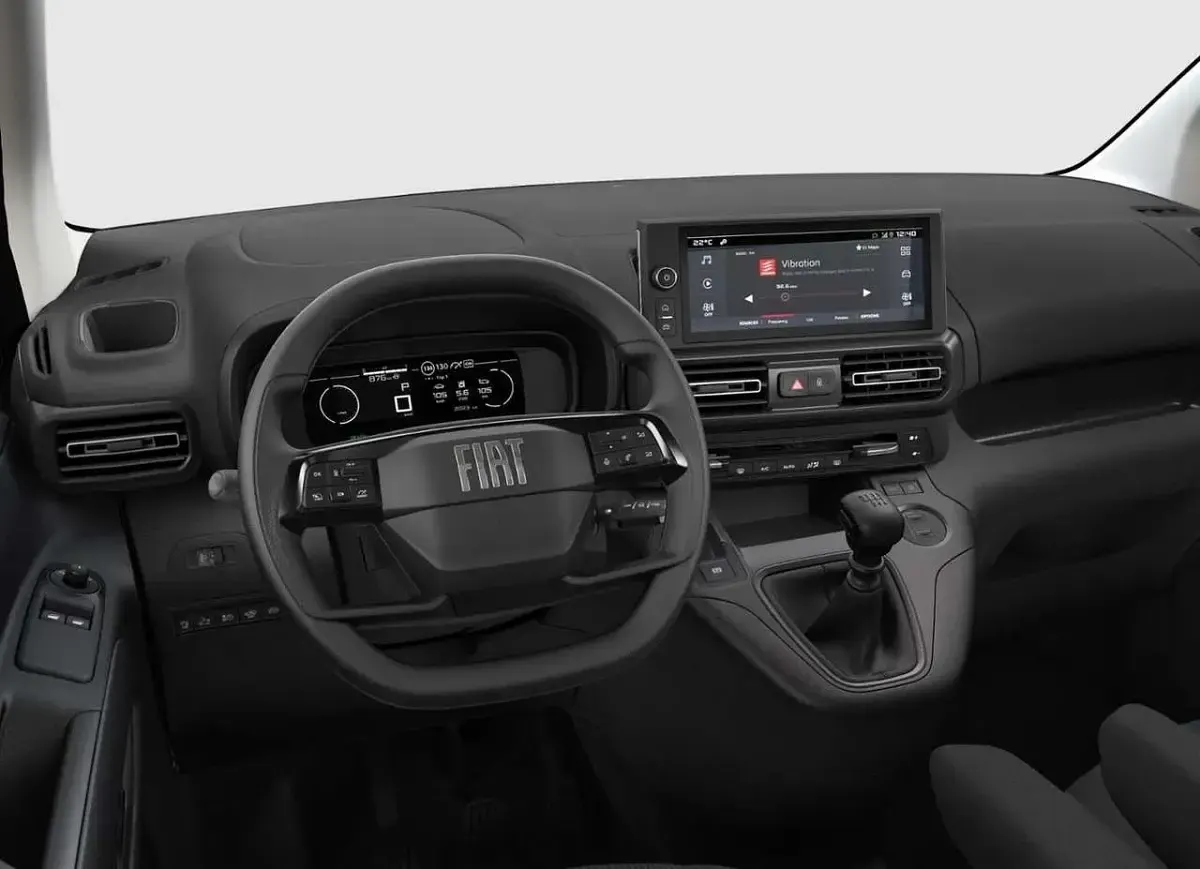 Neu Fiat Doblò 101 PS (74 kW) 2025 Cinema schwarz metallic Van / Kleinbus