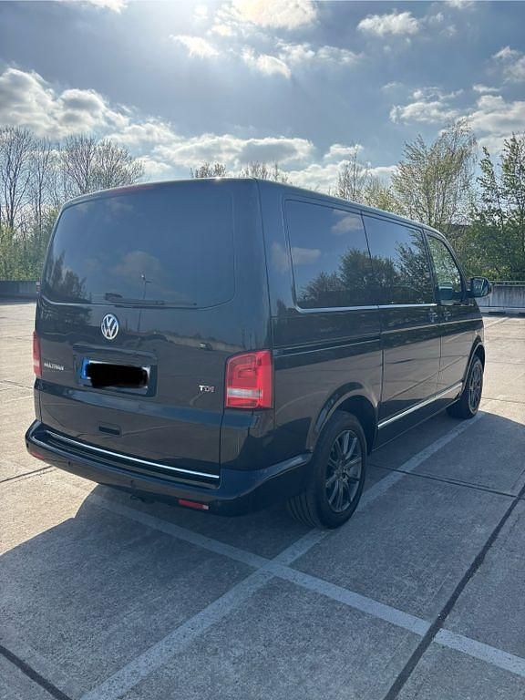 Gebraucht VW Multivan 179 PS (131 kW) 2011 Schwarz Van