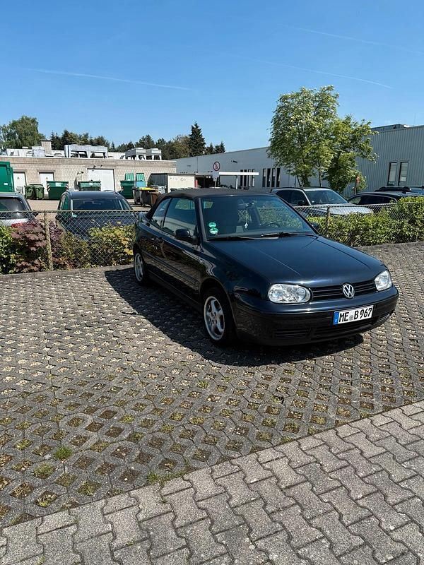 Blau Gebraucht 2002 VW Golf Cabriolet Cabrio | 1.499 € (Guter Preis) - Bild 1/4