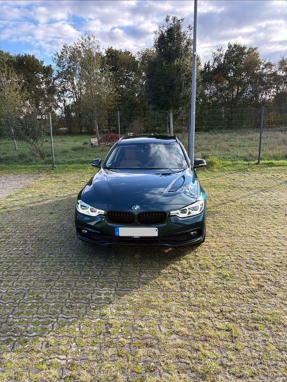 Schwarz Gebraucht 2017 BMW 320 Sport Line Kombi | 18.190 € (Fairer Preis) - Bild 1/4