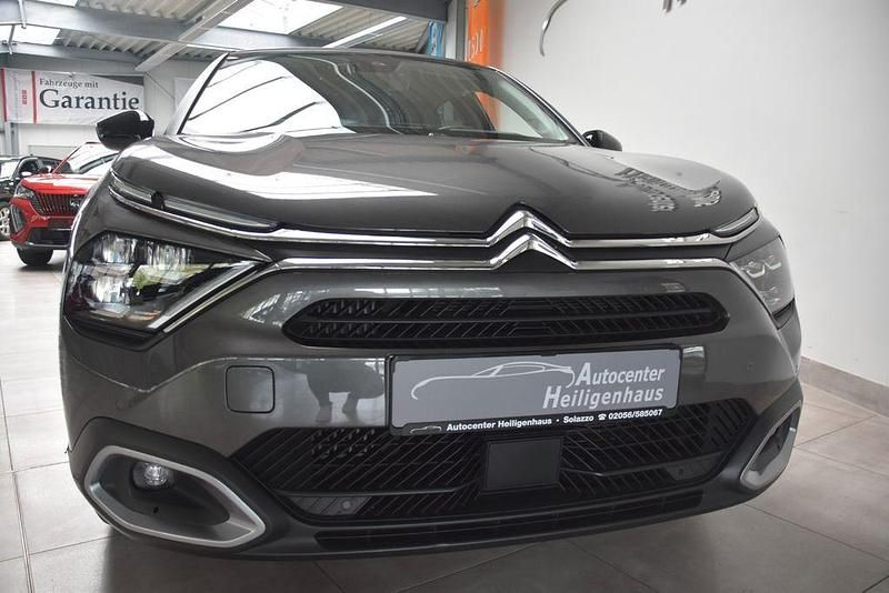 Grau Gebraucht 2024 Citroën C4 Shine SUV | 18.480 € (Guter Preis) - Bild 1/4