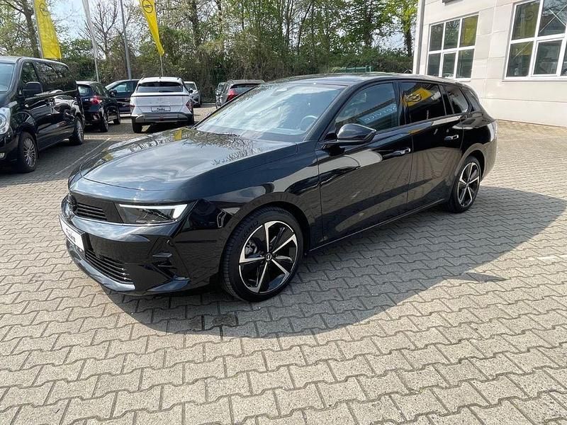 Lackierung schwarz perla nera/ Gebraucht 2024 Opel Astra GS Line Kombi | 24.390 € (Fairer Preis) - Bild 1/4