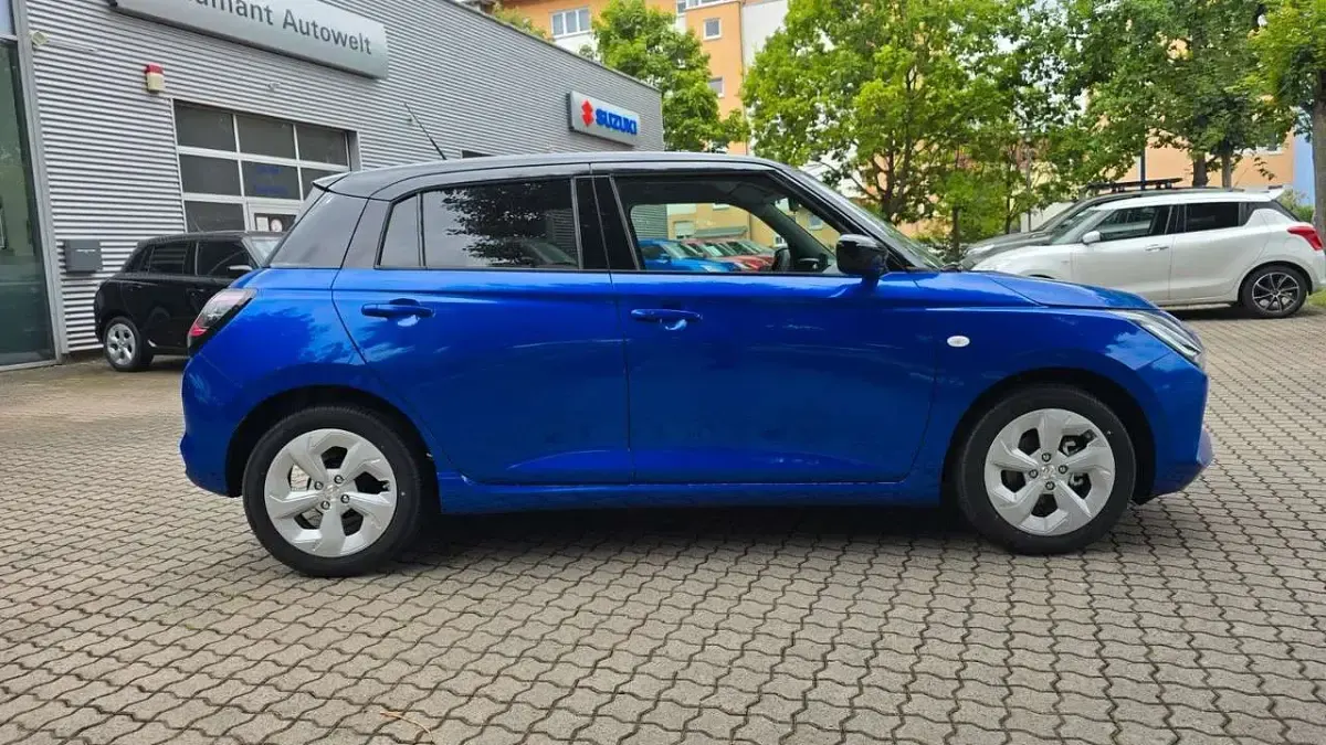 Neu Suzuki Swift Comfort 83 PS (61 kW) 2025 Frontier blue/super black pear Kleinwagen