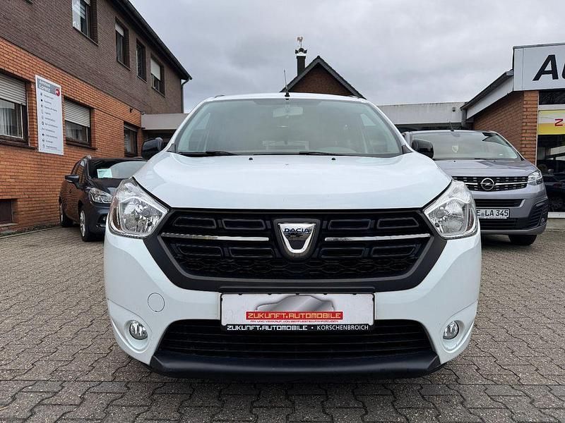 Gebraucht Dacia Lodgy Comfort 107 PS (78 kW) 2019 Weiß Van / Kleinbus