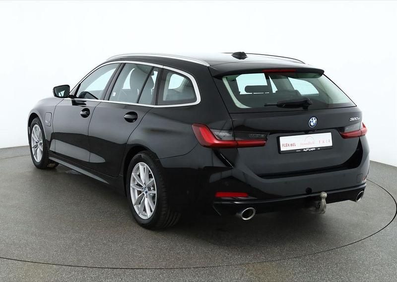 Gebraucht BMW 320e Sport Line 204 PS (150 kW) 2023 Schwarz Kombi