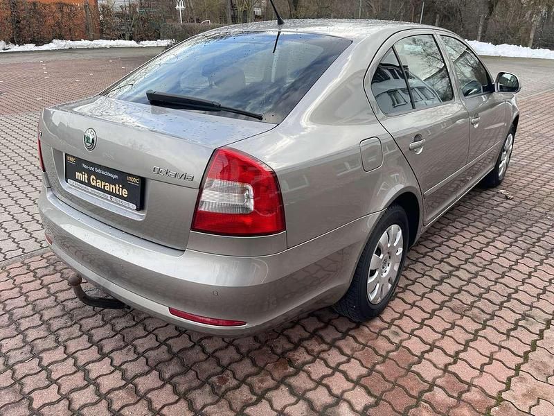Gebraucht Skoda Octavia Ambiente 122 PS (89 kW) 2011 Beige Limousine