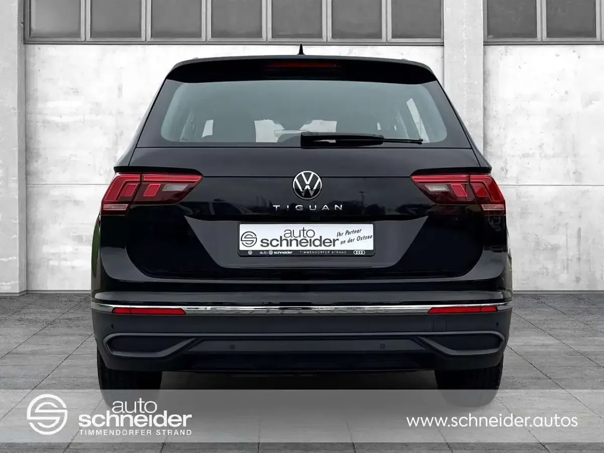 Gebraucht VW Tiguan Life 150 PS (110 kW) 2022 Schwarz SUV