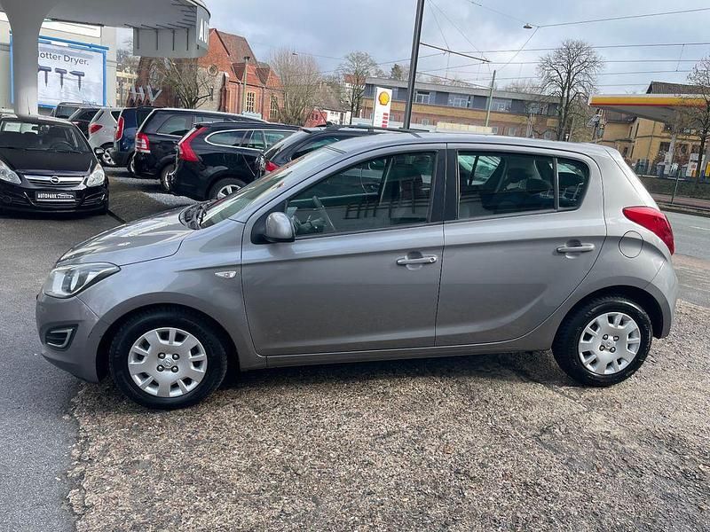 Gebraucht Hyundai i20 Classic 86 PS (63 kW) 2012 Grau Kleinwagen