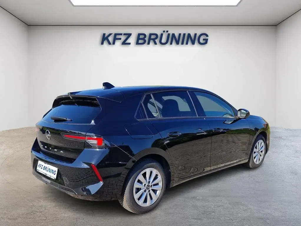 Gebraucht Opel Astra Elegance 131 PS (96 kW) 2023 Schwarz Kleinwagen