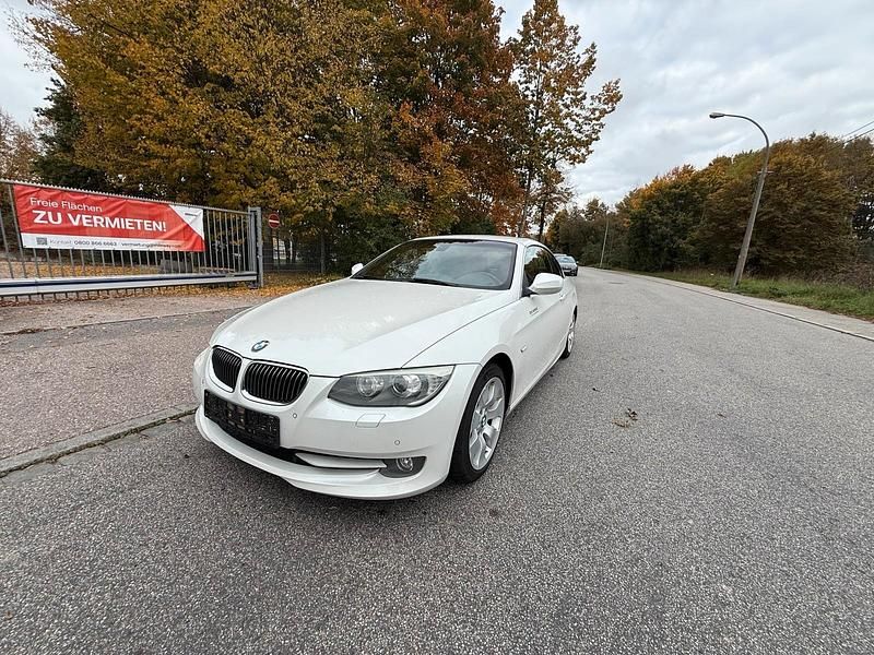 Weiß Gebraucht 2011 BMW 330 Cabriolet Cabrio | 7.490 € (Guter Preis) - Bild 1/4