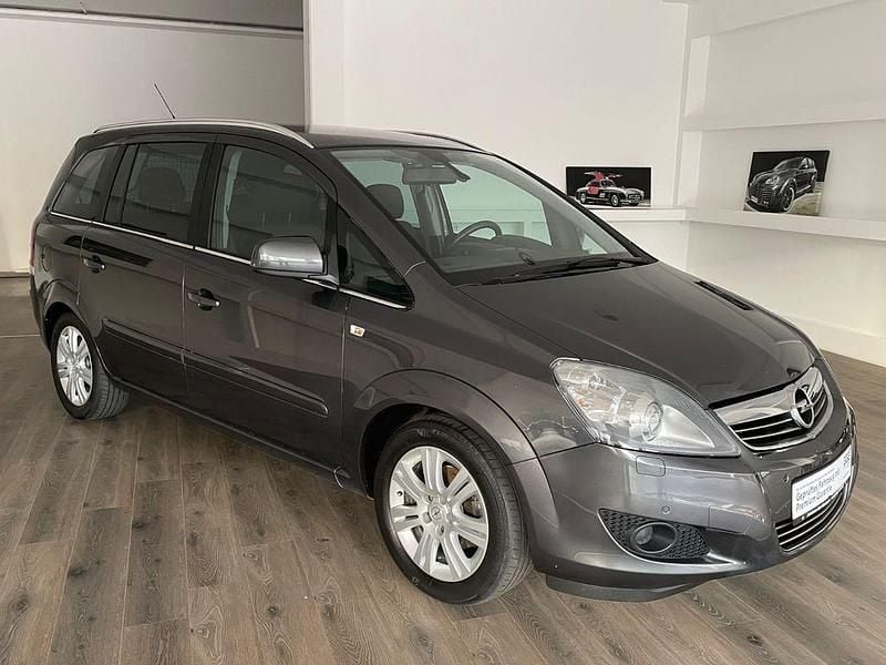 Grau Gebraucht 2012 Opel Zafira Family Van / Kleinbus | 6.990 € (Etwas zu teuer) - Bild 1/4