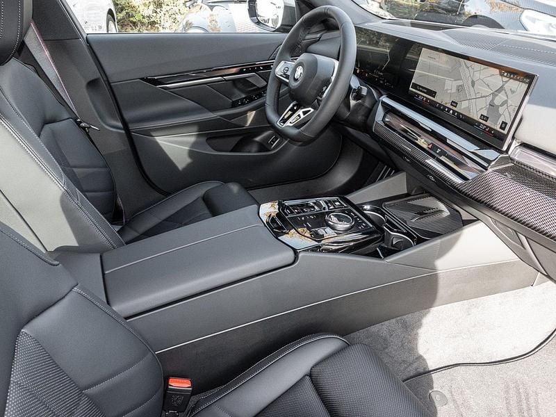 Neu BMW 520 M Sport 197 PS (144 kW) 2025 Grau Limousine
