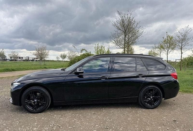 Używany BMW 320 Advantage 190 KM (139 kW) 2016 Czarny Kombi
