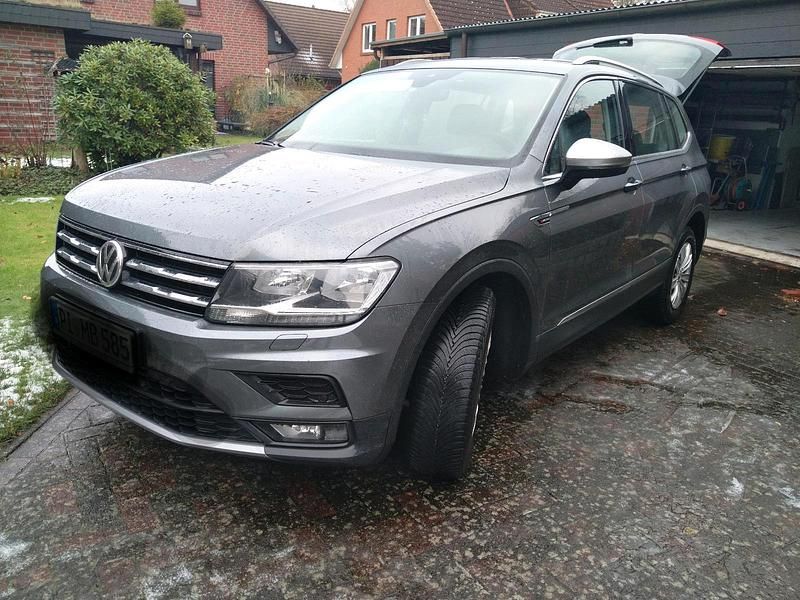 Grau Gebraucht 2018 VW Tiguan Allspace SUV | 24.500 € (Fairer Preis) - Bild 1/4