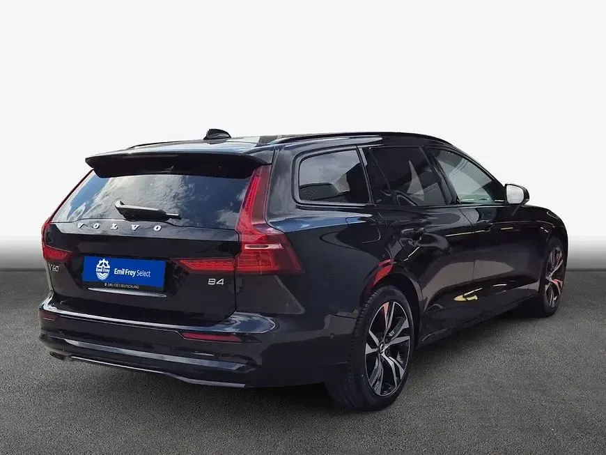 Gebraucht Volvo V60 145 PS (106 kW) 2025 Kombi