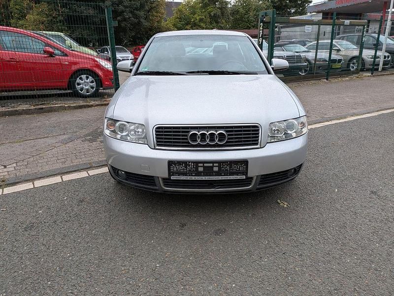 Grau Gebraucht 2001 Audi A4 Limousine | 2.999 € (Fairer Preis) - Bild 1/4