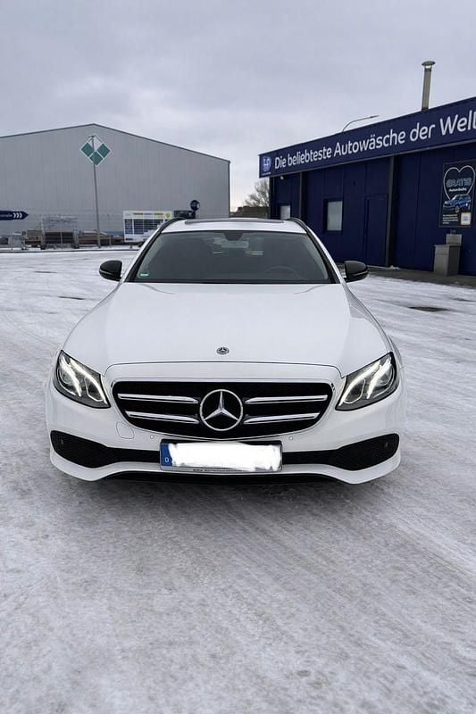 Gebraucht Mercedes E220 Avantgarde 194 PS (142 kW) 2019 Weiß Kombi