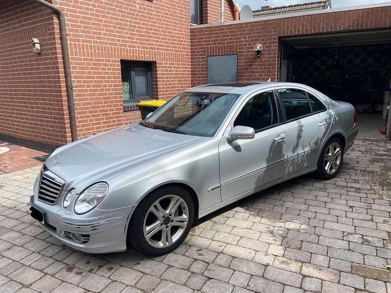 Gebraucht Mercedes E200 Avantgarde 136 PS (100 kW) 2009 Silber Limousine