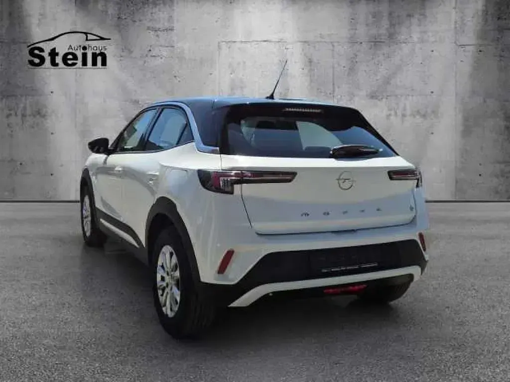 Gebraucht Opel Mokka-e 100 kW (136 PS) 2022 Jade weiss/arktis weiss SUV