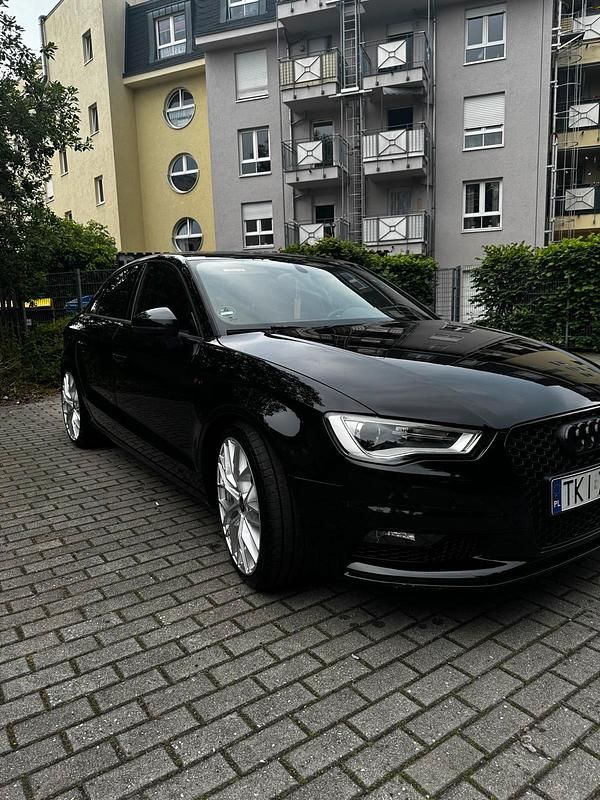 Schwarz Gebraucht 2014 Audi A3 Limousine | 12.900 € - Bild 1/4