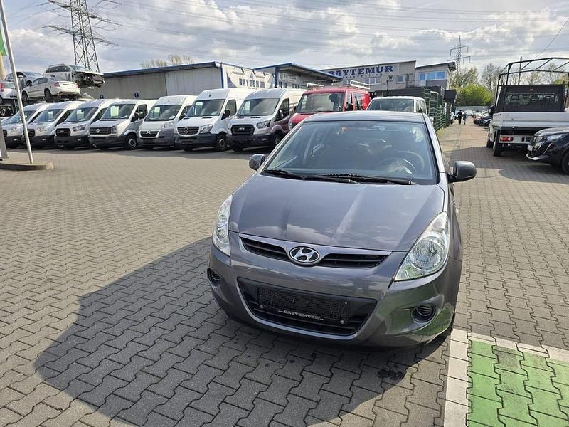 Gebraucht Hyundai i20 Edition 90 PS (66 kW) 2012 Grau Kleinwagen