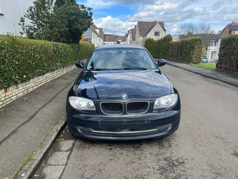 Schwarz Gebraucht 2012 BMW 116 Kleinwagen | 5.200 € (Guter Preis) - Bild 1/4